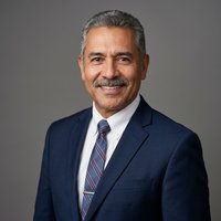 Dr. Eduardo Paredes